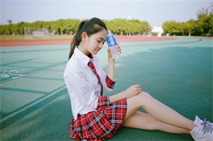 爱上海官网：In the Shanghai tea house, the intoxicating aroma is captivating.